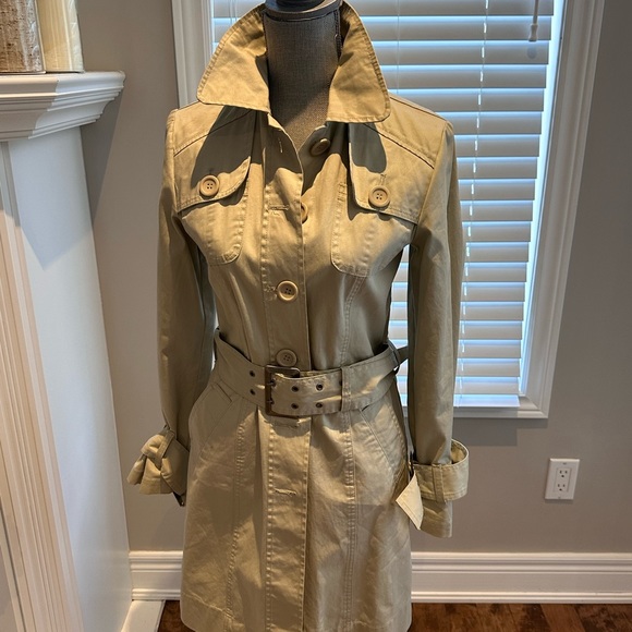 Beautiful Well Kept Long Trench Coat - Picture 4 of 9